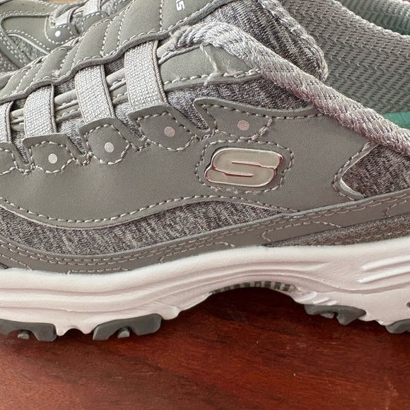 Skechers D'Lites Women’s Gray Slip on Clogs Memory Foam Comfort Shoe Size 6 - Picture 8 of 9